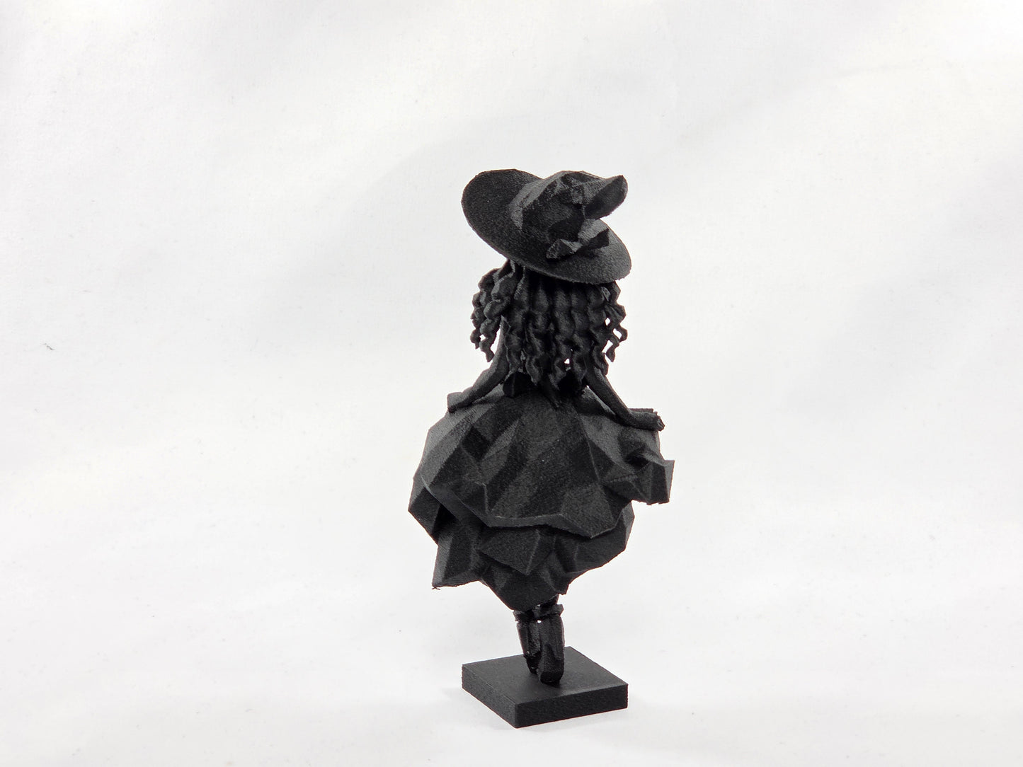 Verspielte Hexe - Lowpoly Figur