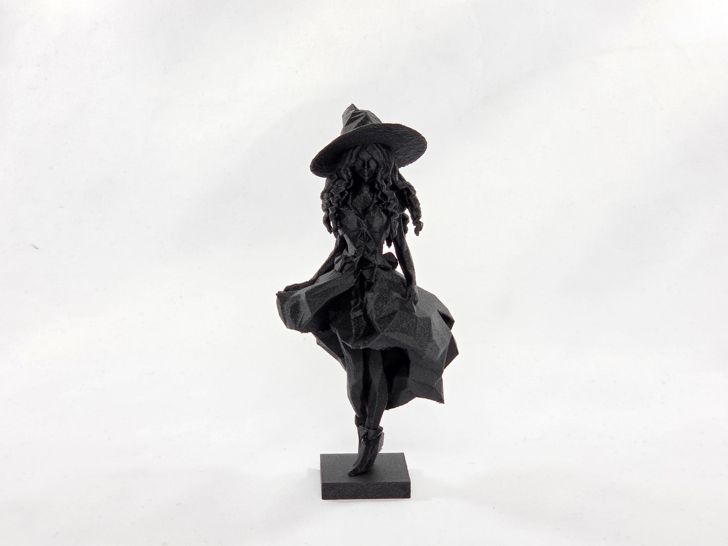 Verspielte Hexe - Lowpoly Figur