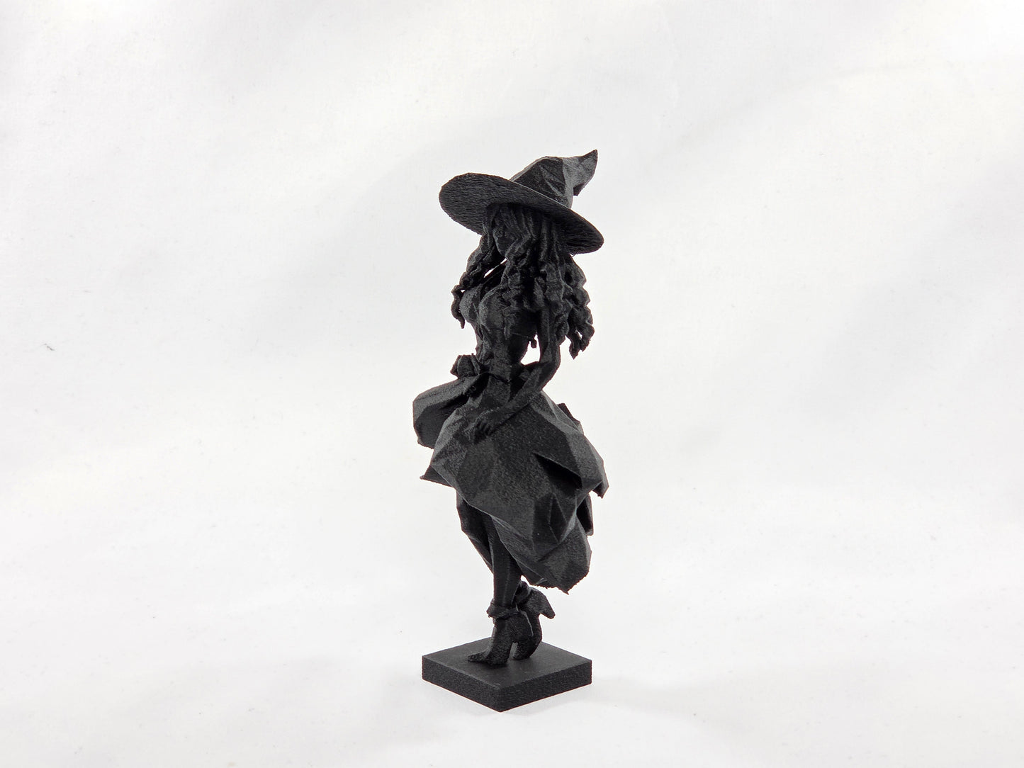 Geometrische Verspielte Hexe - Lowpoly Figur